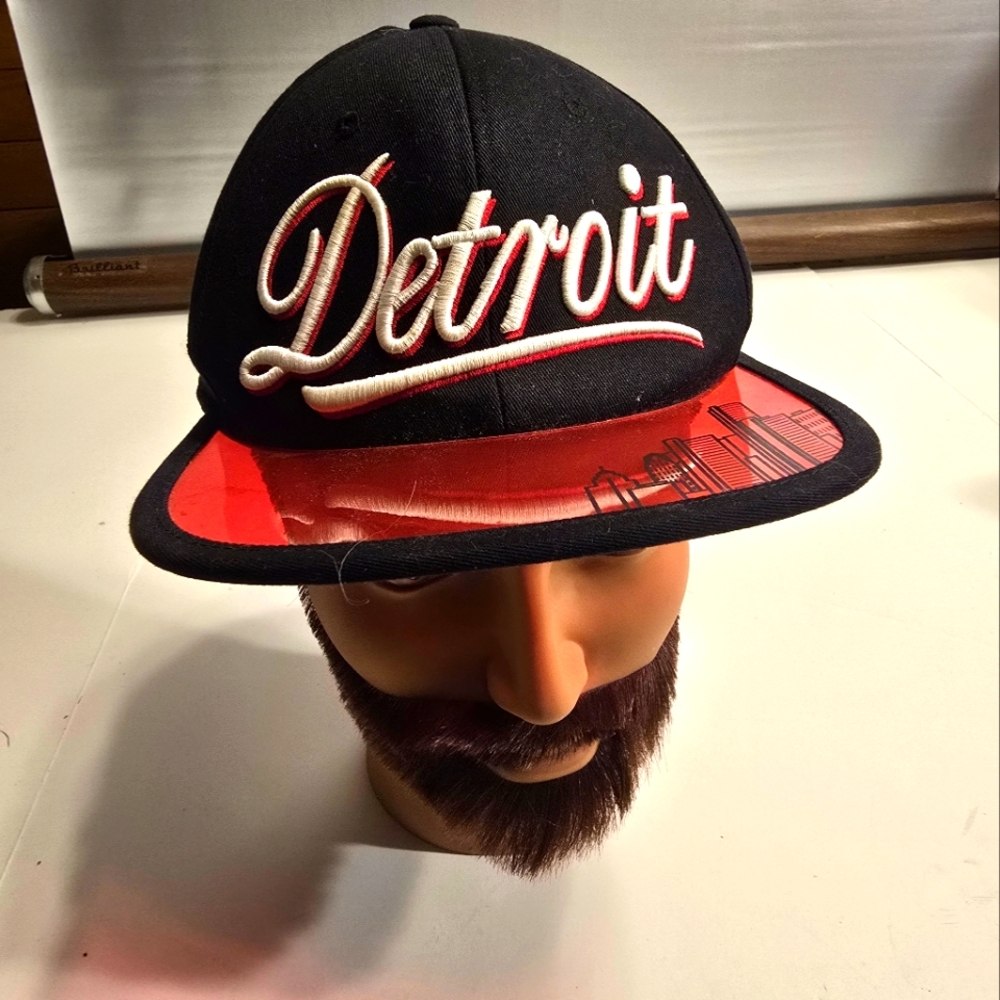 PREMIUM BLACK BASEBALL CAP WITH DETRIOT EMBROIDERED IN WHITE  REDVISOR SNAPBACK